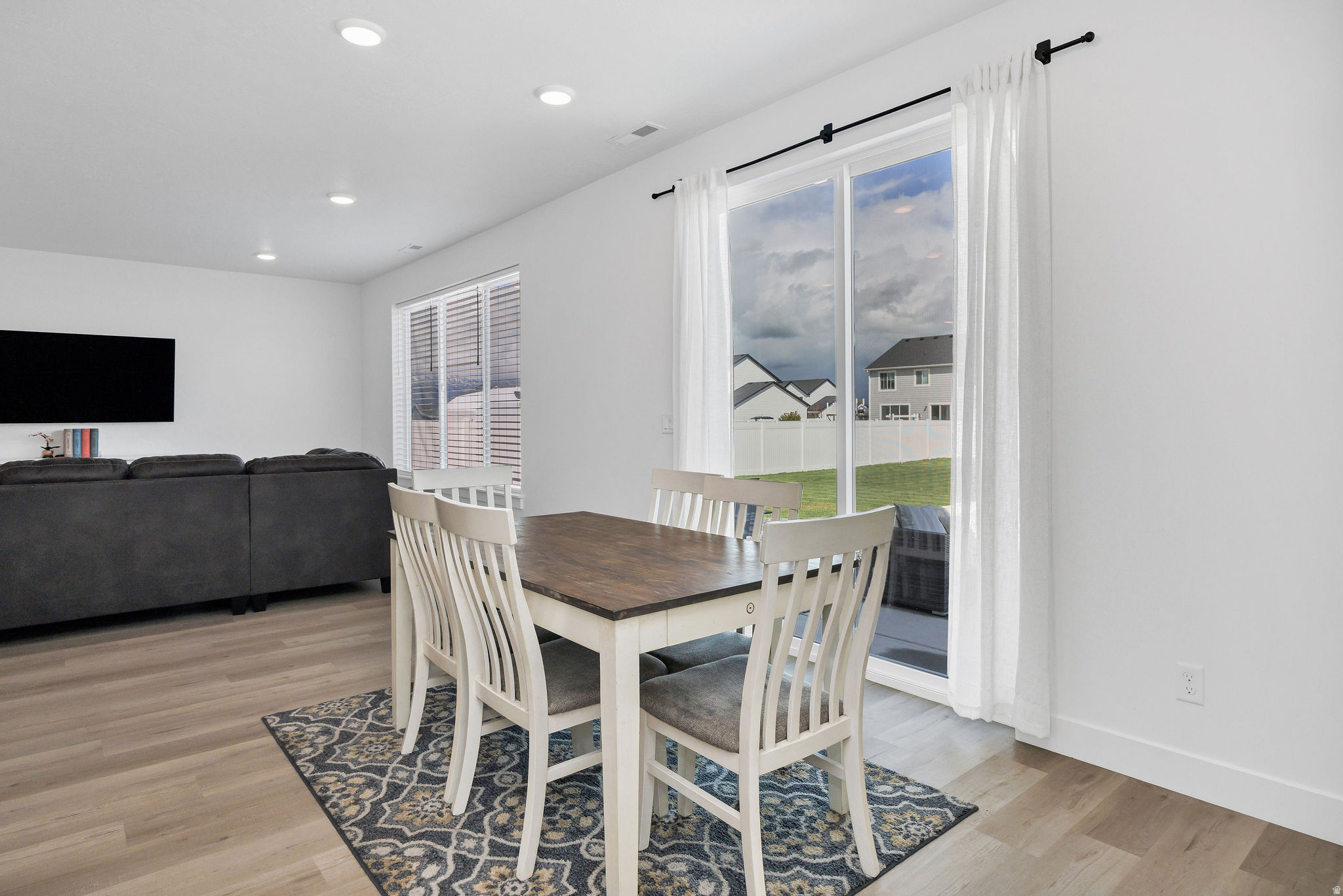 CANYON ESTATES - Residential