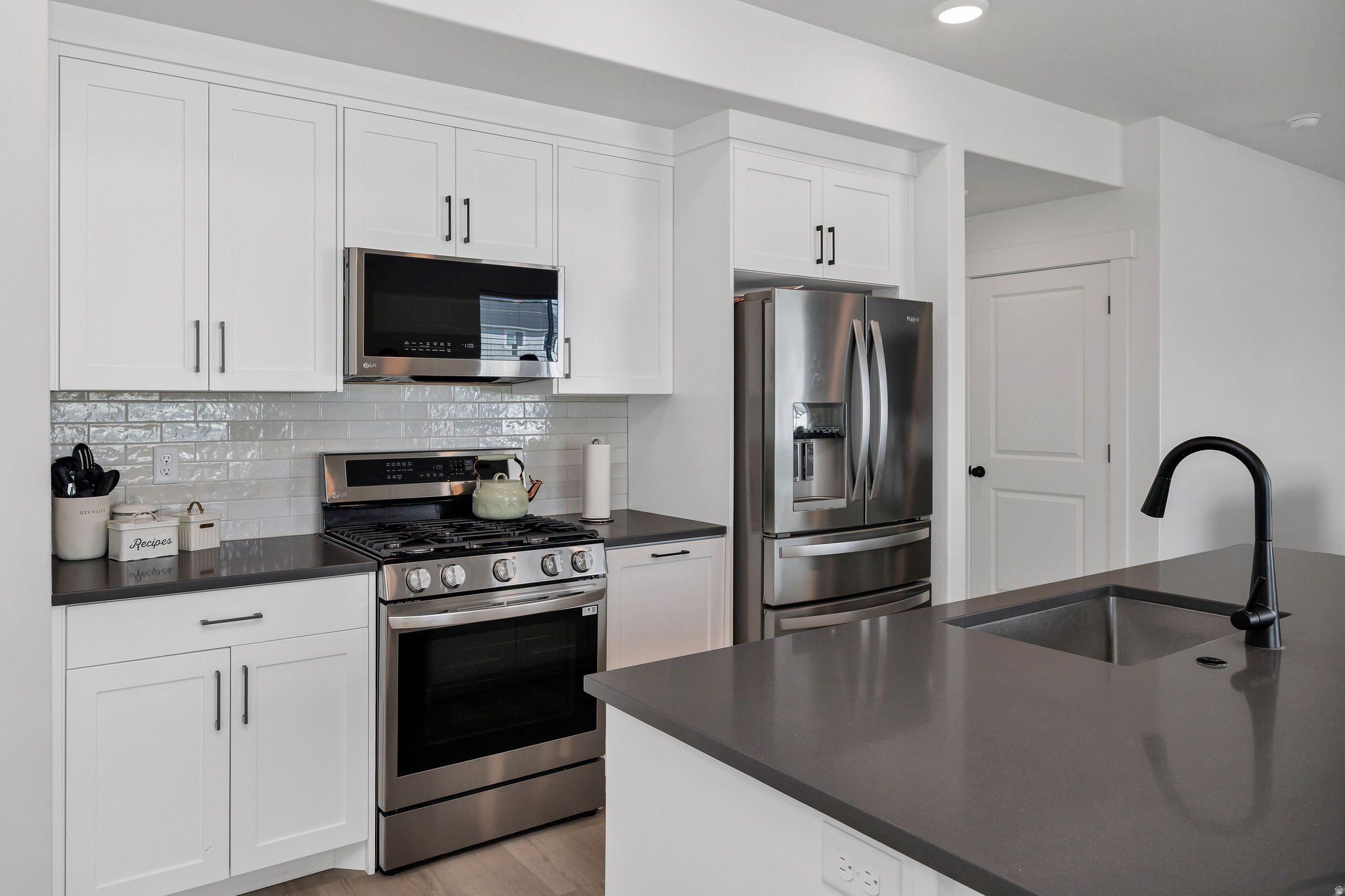 CANYON ESTATES - Residential