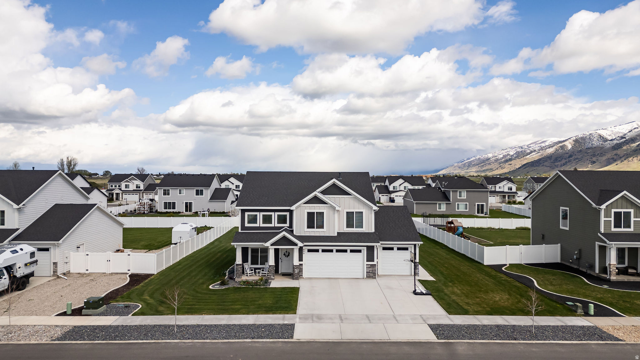 CANYON ESTATES - Residential