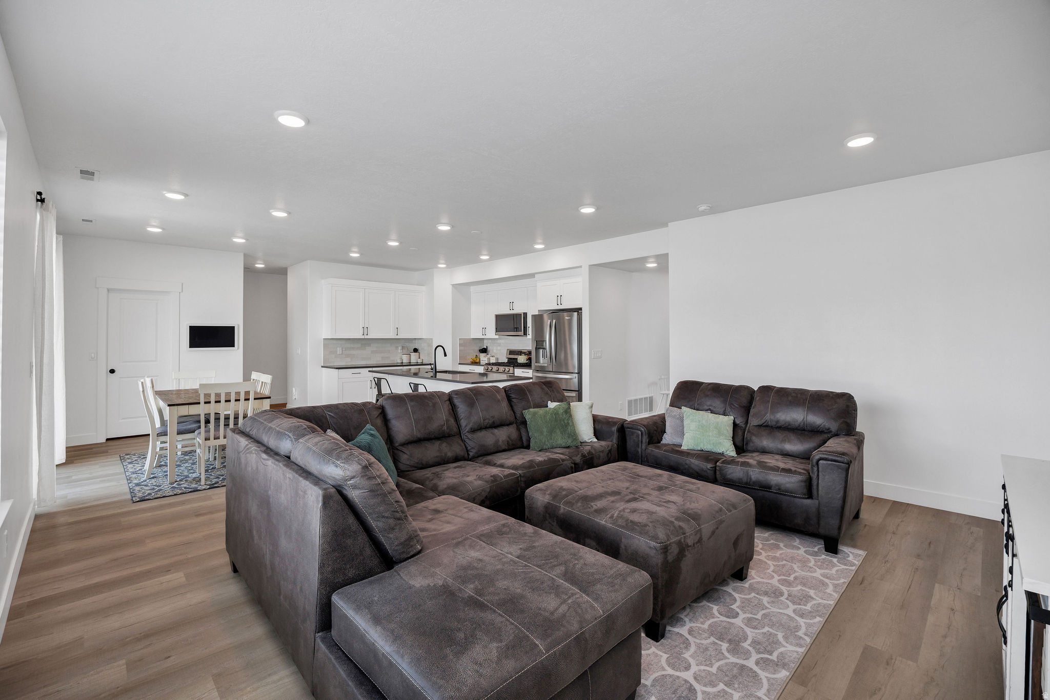 CANYON ESTATES - Residential