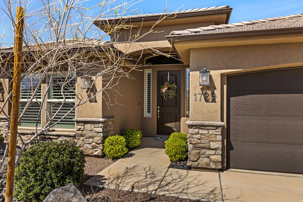 Photo of 1729 E COUNTY CANYON DR, Saint George, UT 84790 (MLS # 2144162)
