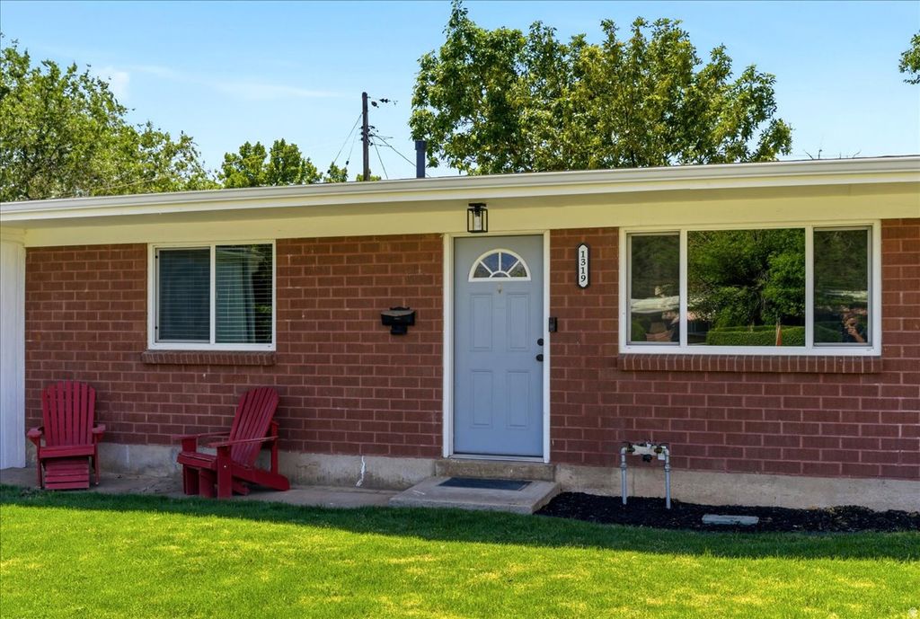 Photo of 1319 N REID AVE, Layton, UT 84041 (MLS # 2162428)