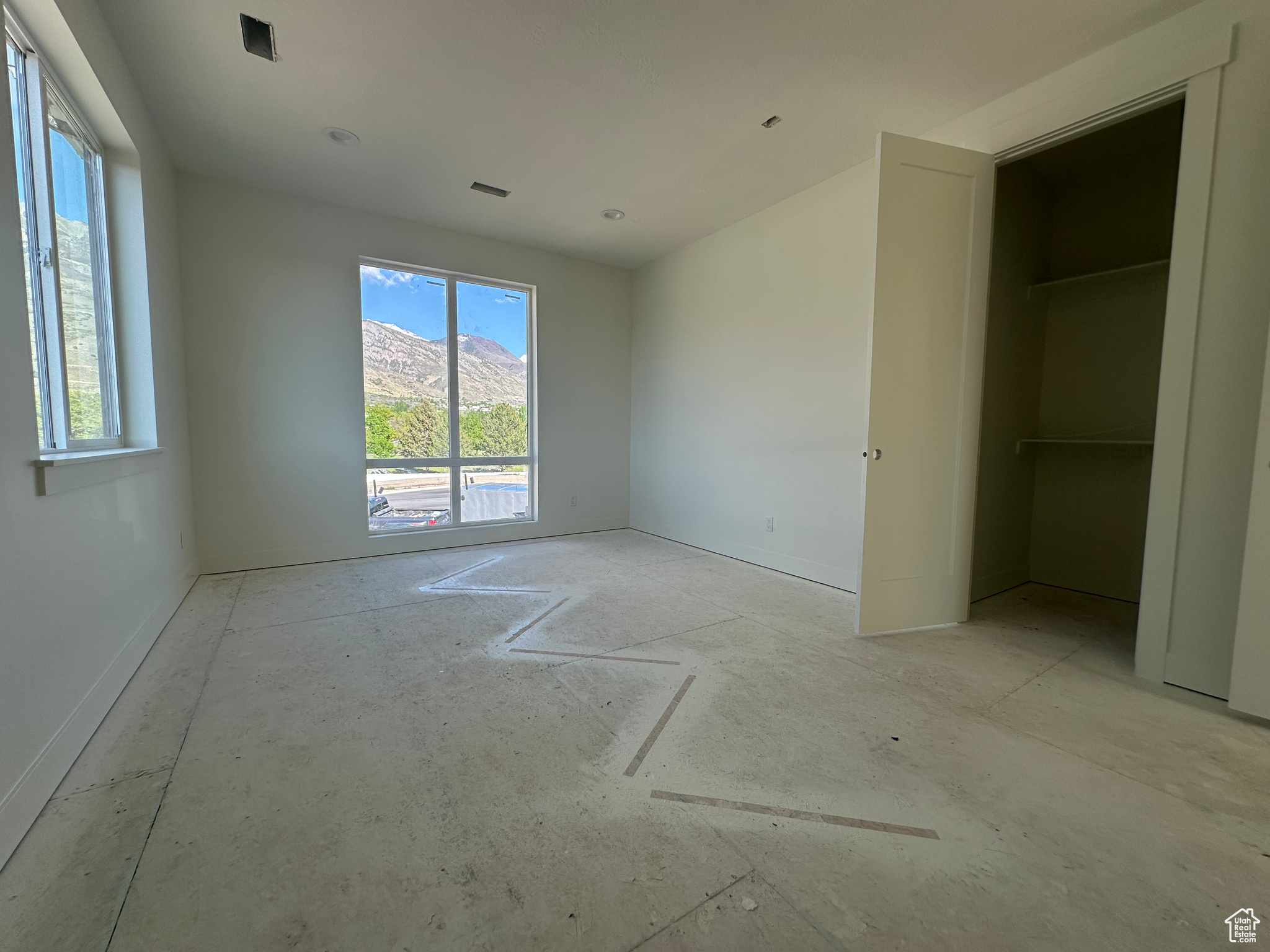 Pleasant Grove, Utah 84062, United States, 5 Bedrooms Bedrooms, ,4 BathroomsBathrooms,Residential,Active,128998