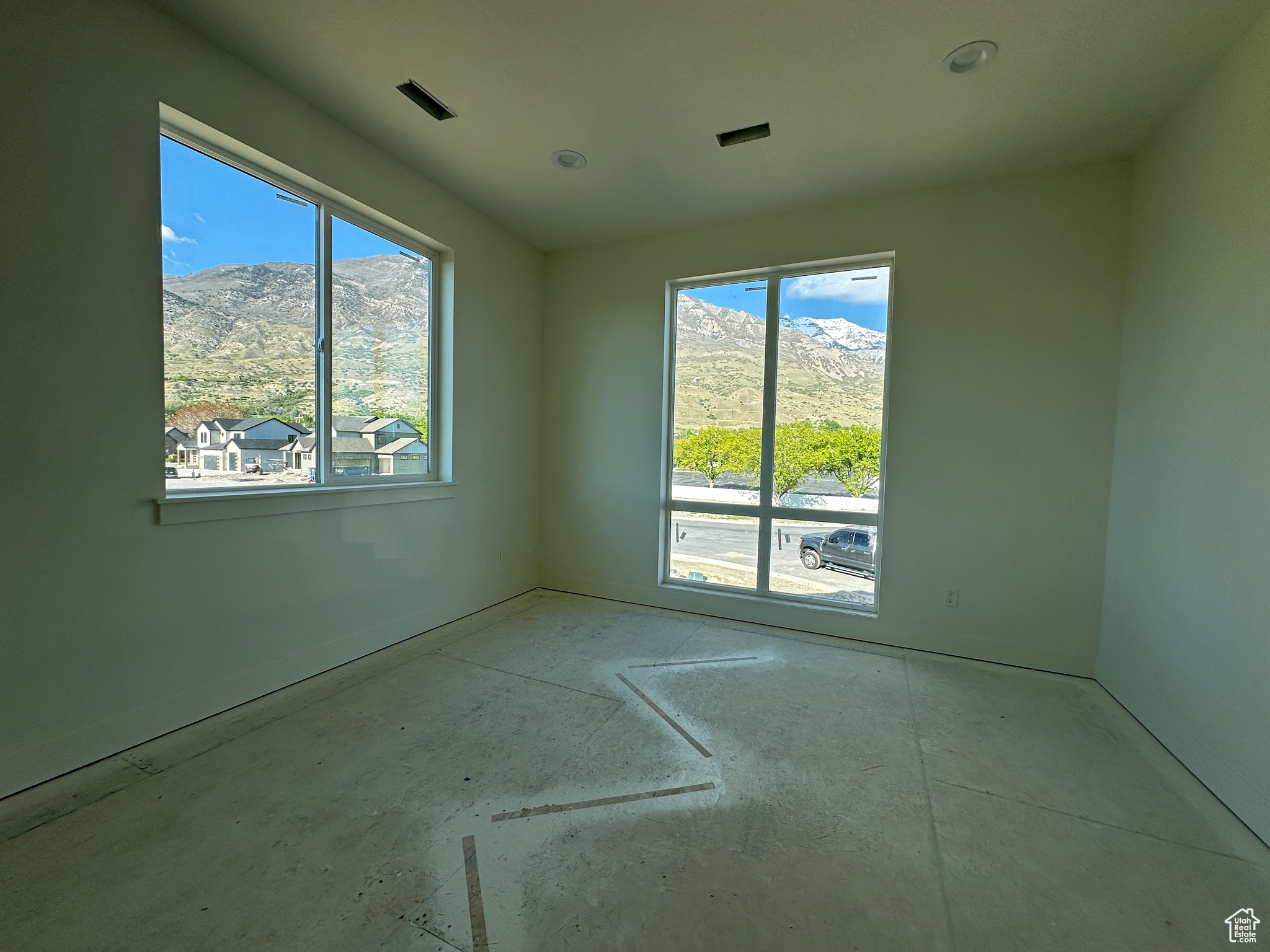 Pleasant Grove, Utah 84062, United States, 5 Bedrooms Bedrooms, ,4 BathroomsBathrooms,Residential,Active,128998