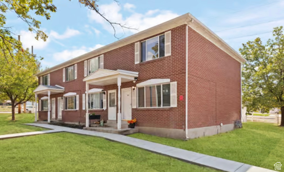 COLONIAL GARDENS - Residential