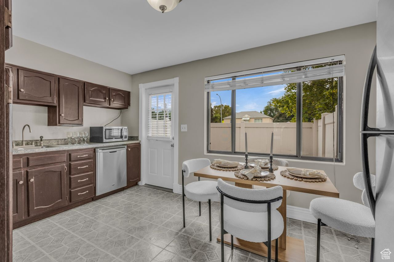 COLONIAL GARDENS - Residential