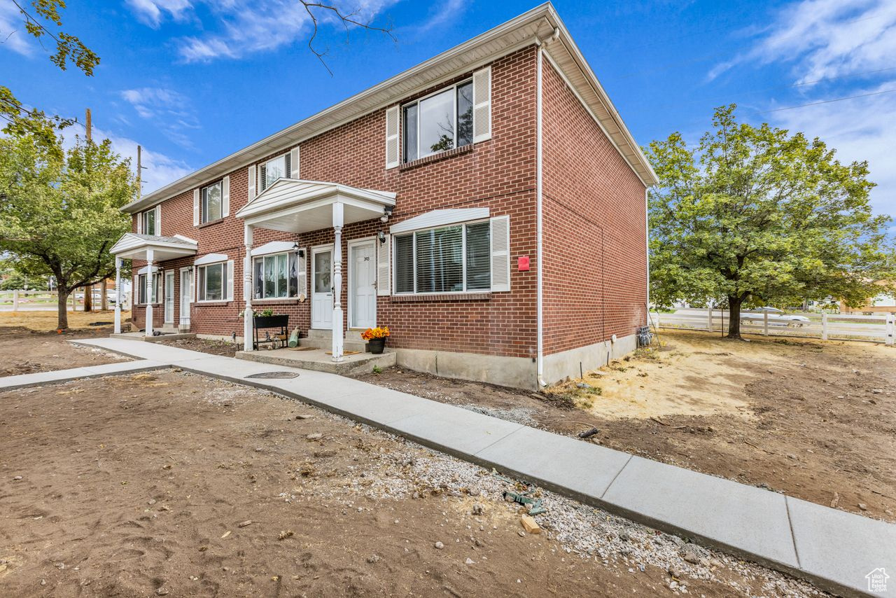 COLONIAL GARDENS - Residential