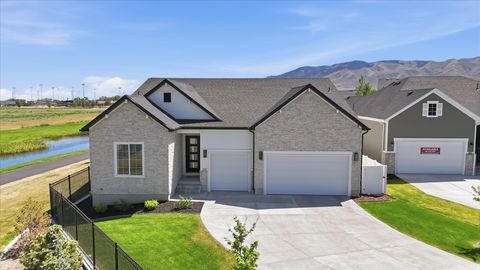 Photo of 293 E POLARIS DR #101, Saratoga Springs, UT 84045 (MLS # 2158273)