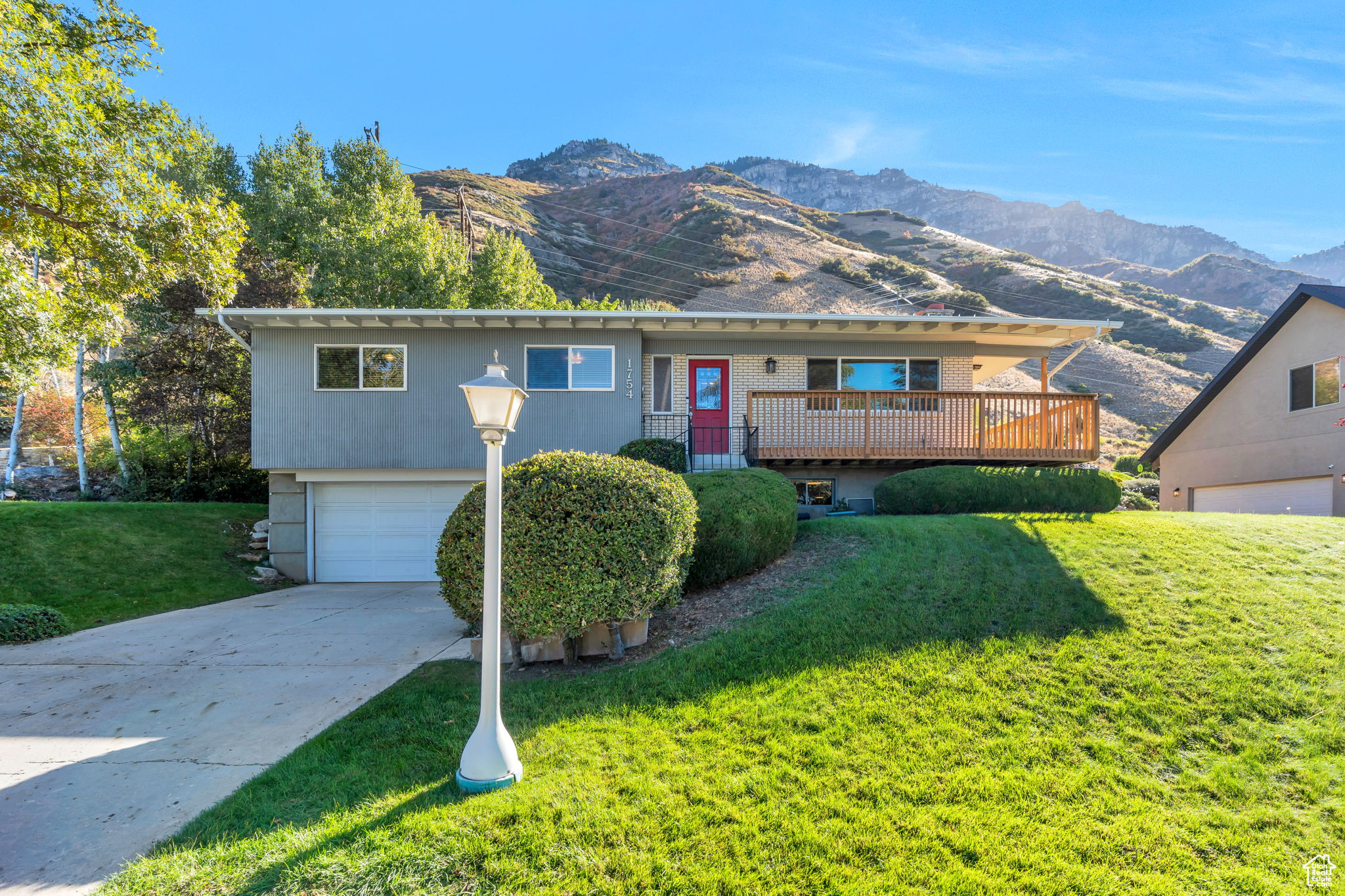 OAK HILLS - Residential