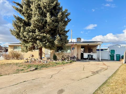 Photo of 1127 E 1050 S, Clearfield, UT 84015 (MLS # 2137798)