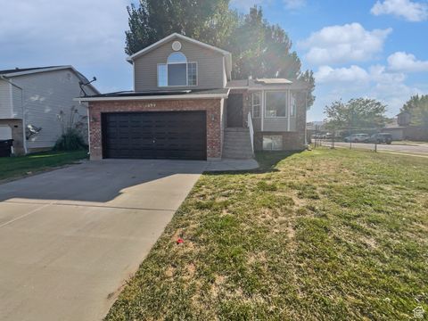 Photo of 1694 N 2225 W, Clinton, UT 84015 (MLS # 2112458)