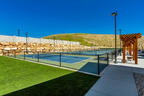 Tiny photo for 933 W LITTLE TIGER CT N #555, Saratoga Springs, UT 84045 (MLS # 2158817)
