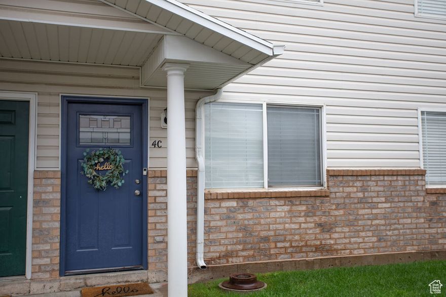 Completely updated townhome in the heart of North Ogden.  Solid surface counter tops, stainless appliances, tile floors, new paint, updated furnace and central air, must see home will go fast!