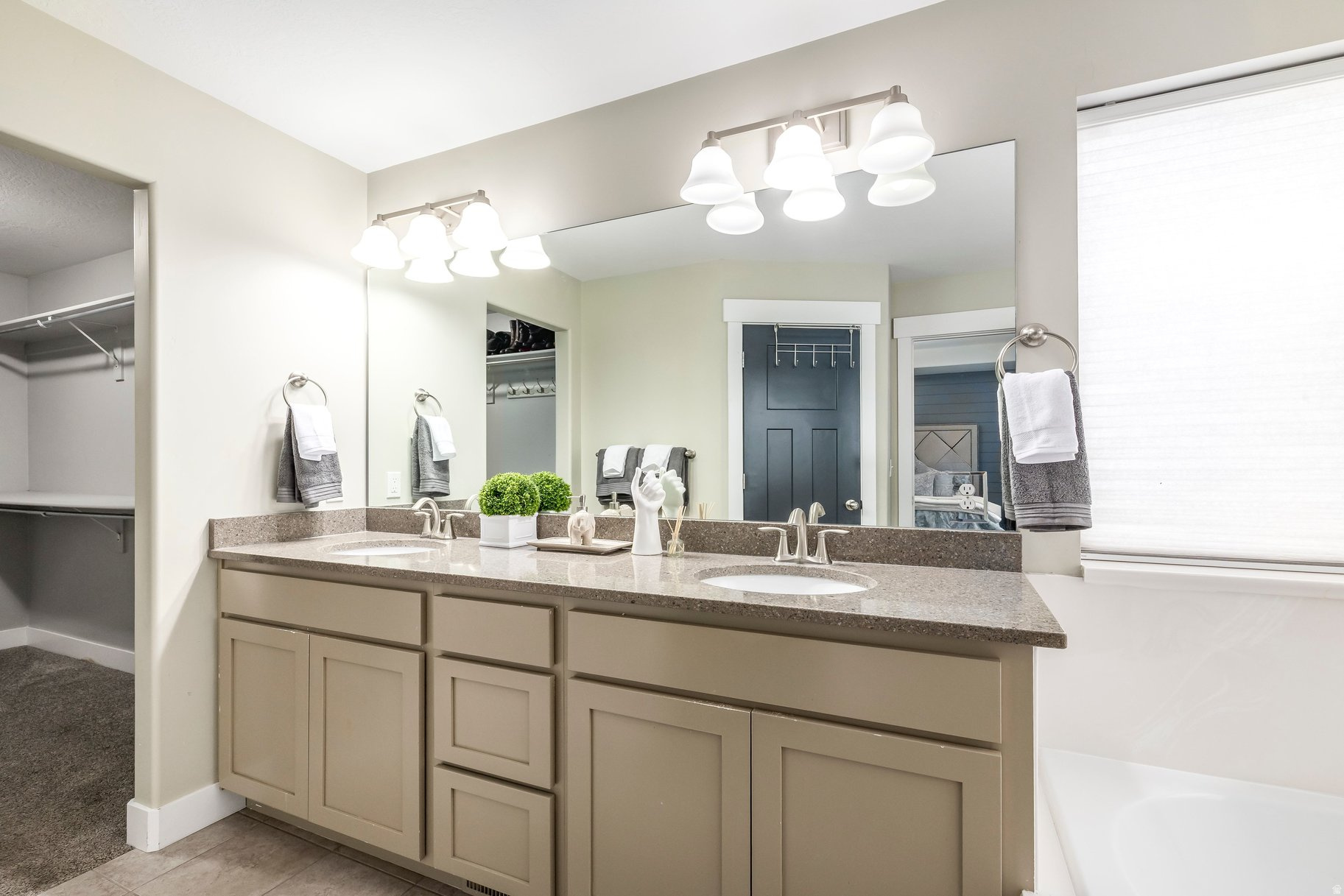 NOBLE VISTA - Residential