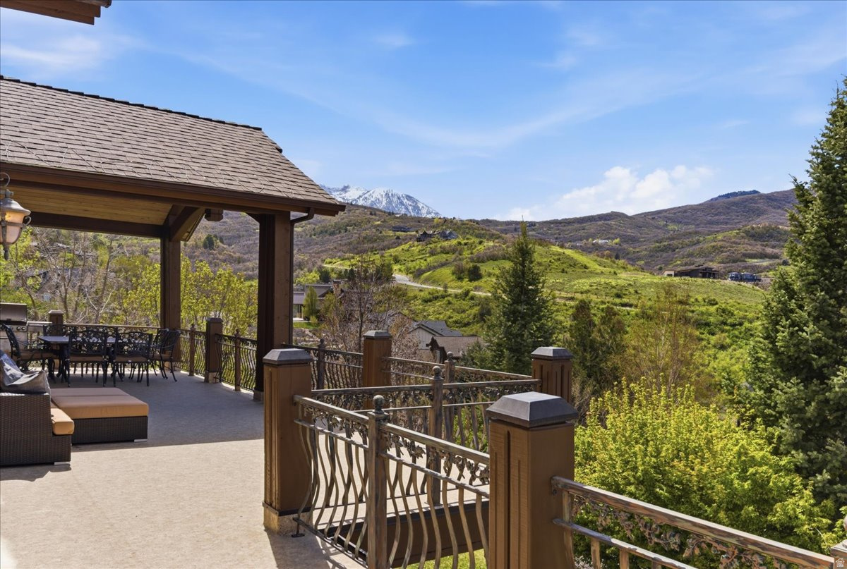 SUMMIT AT SKI LAKE - Residential