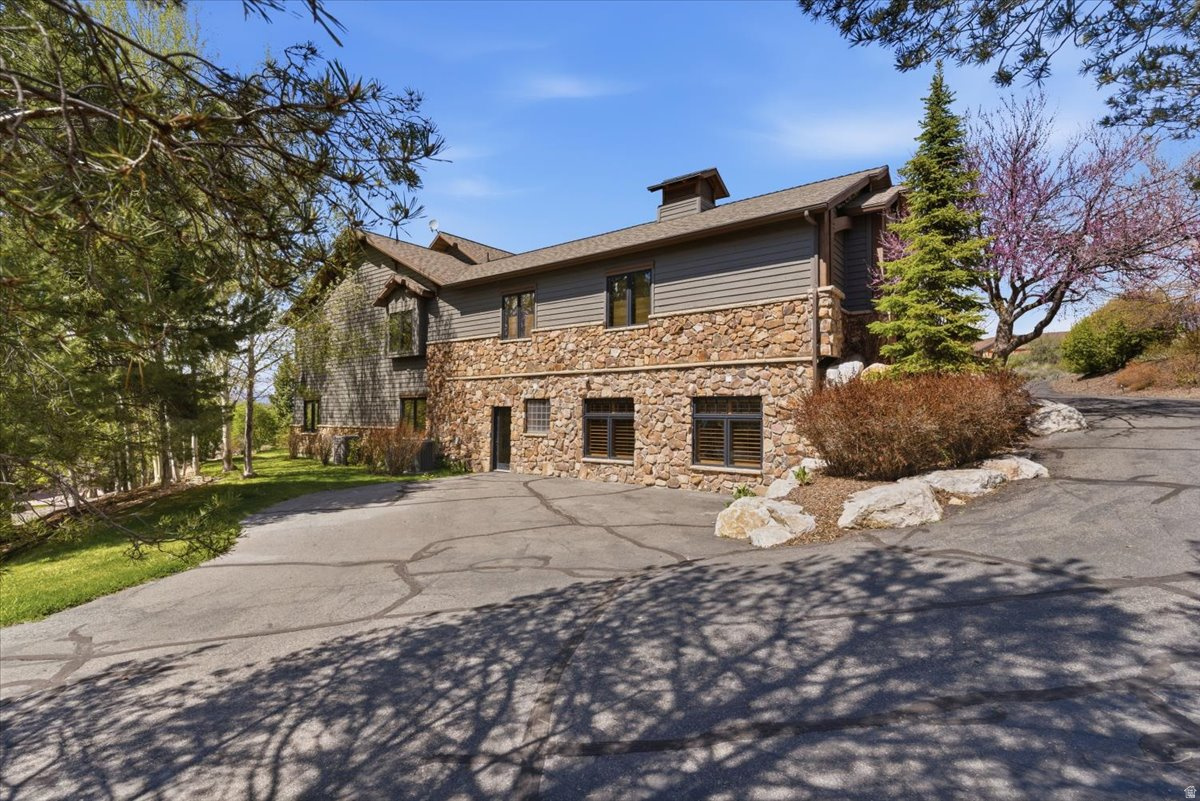 SUMMIT AT SKI LAKE - Residential