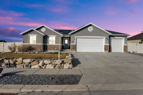 Photo of 1161 E RAVEN WAY, Eagle Mountain, UT 84005 (MLS # 2142070)