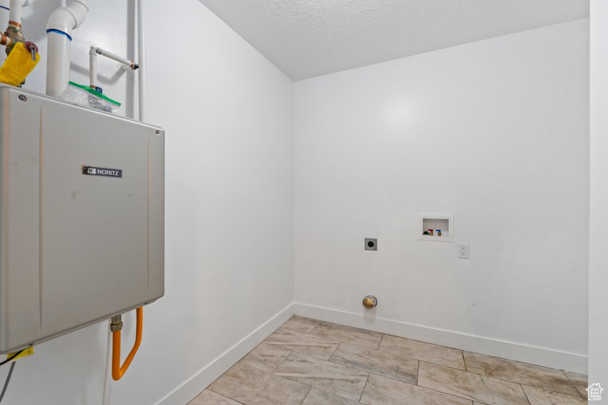 COLONIAL PARK - Residential