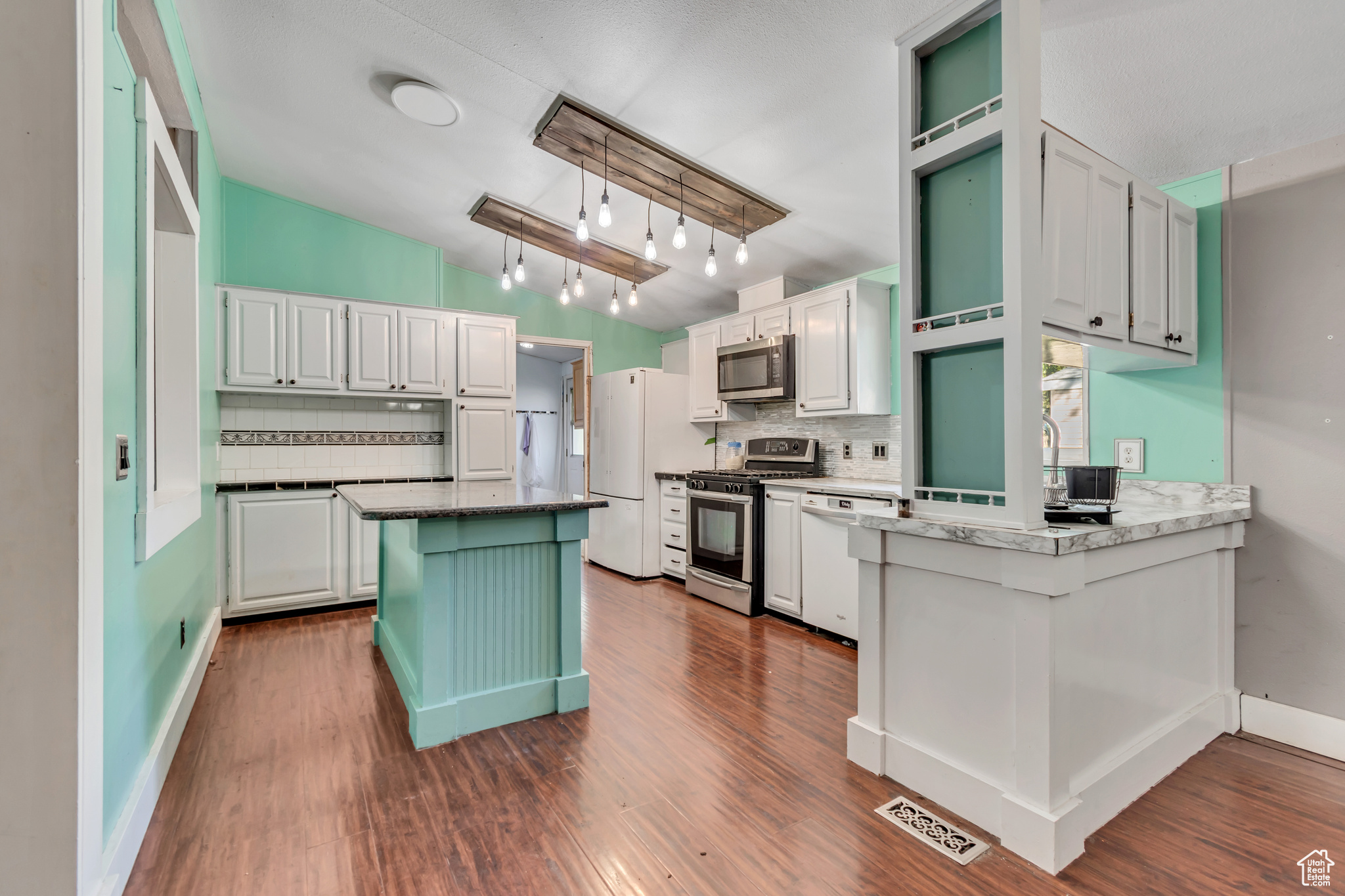 RIDGEWOOD ESTATES - Residential