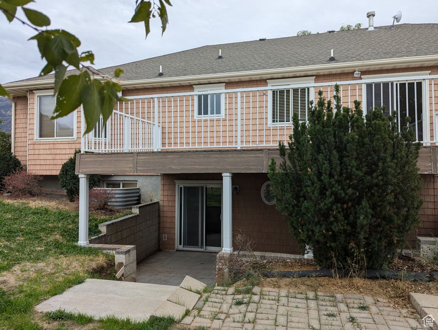 Gorgeous views! .7 acre lot with animal rights. Plenty of room for a shop, garden or animals. Great location. Large spacious floor plan. Room for additional bedrooms in the basement. Walk-out basement with kitchenette-could easily be ADU. Pool table stays! One half share of Mona Irrigation water is dedicated to this property. All figures per county records. Buyer to verify.