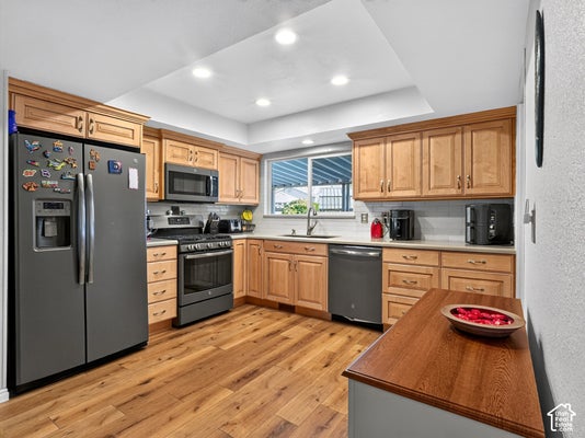 8209 S VALENCIA PL, SANDY, UT 84093 - Image d75d85b1f34d1e9b6e6eba441679bbfa/193419798