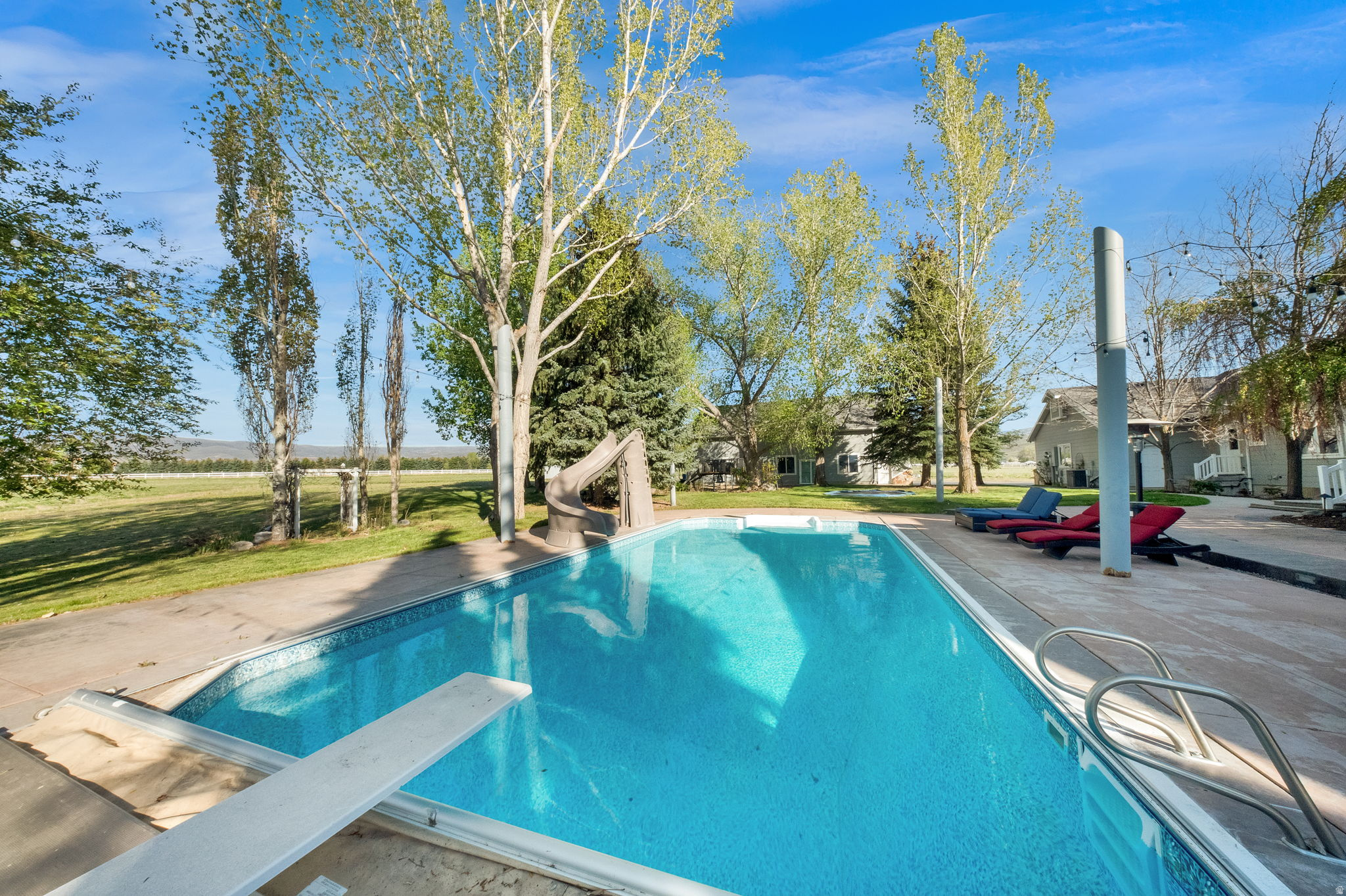 CREEK SIDE - Residential