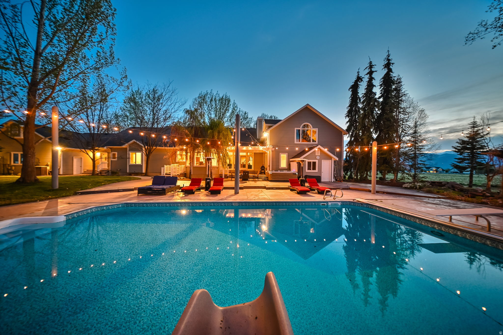 CREEK SIDE - Residential