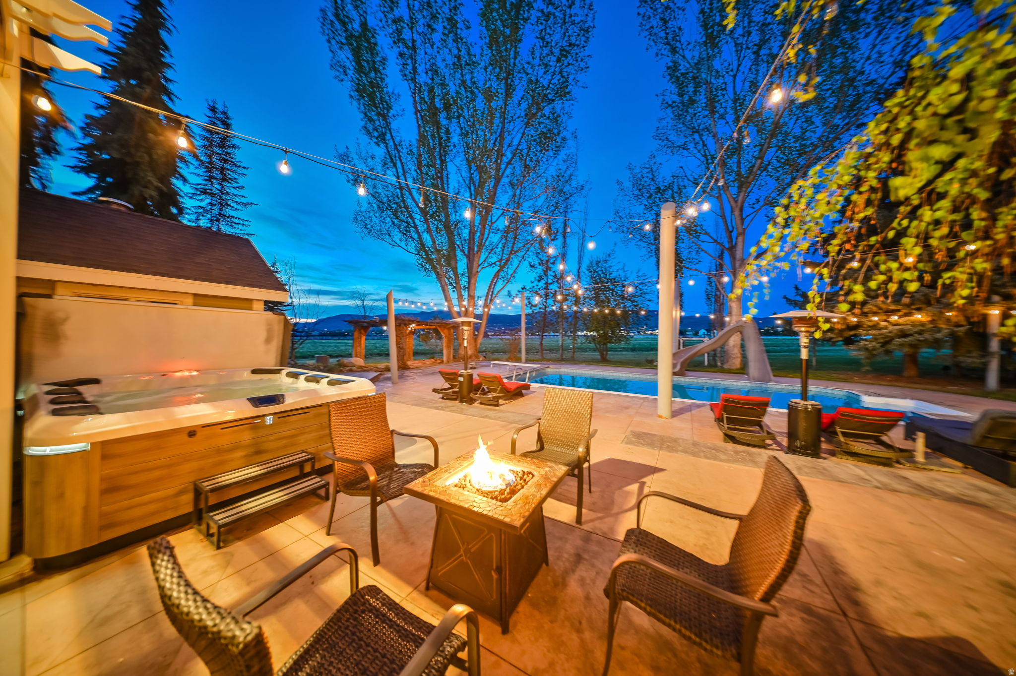 CREEK SIDE - Residential
