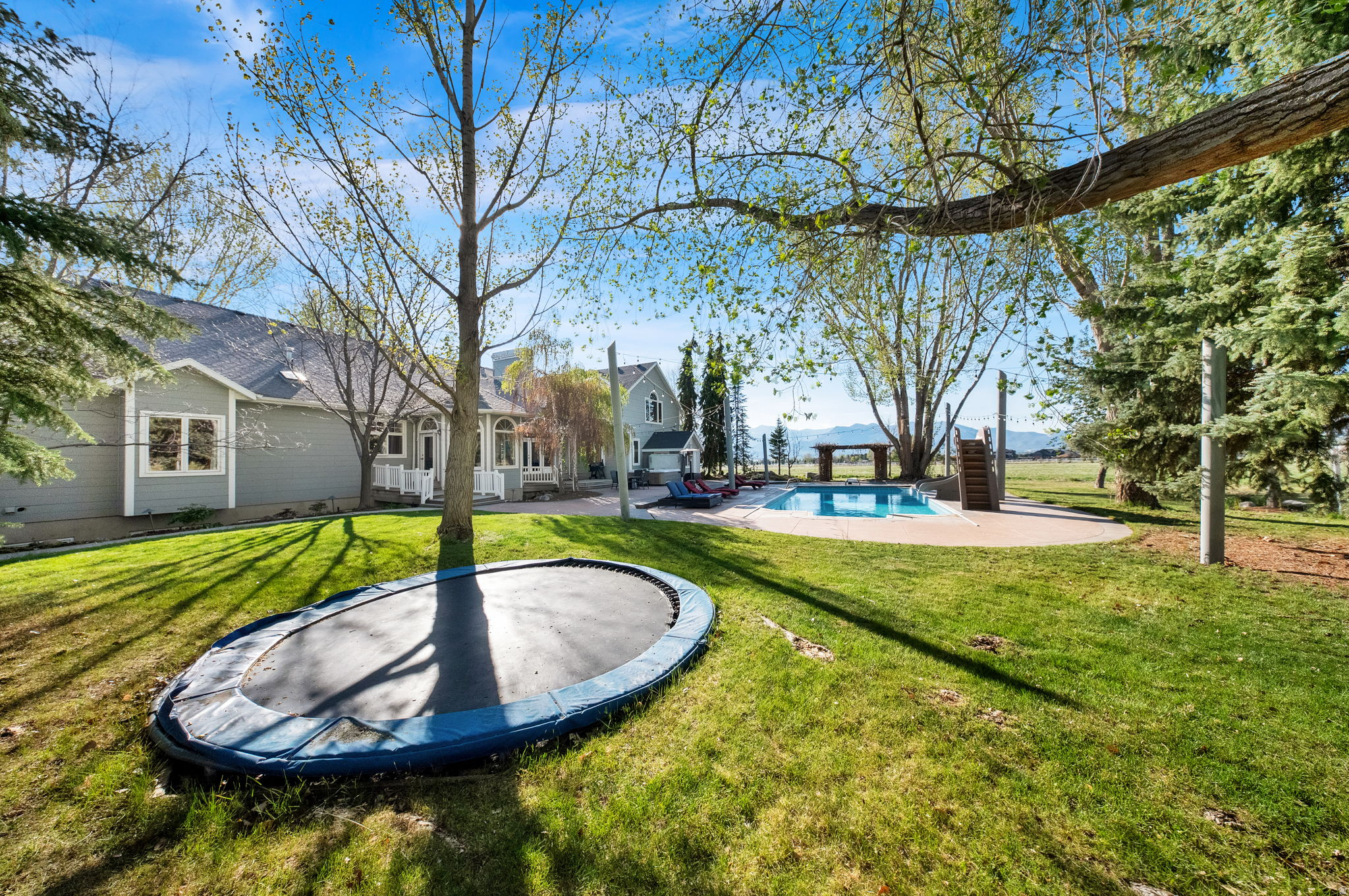 CREEK SIDE - Residential