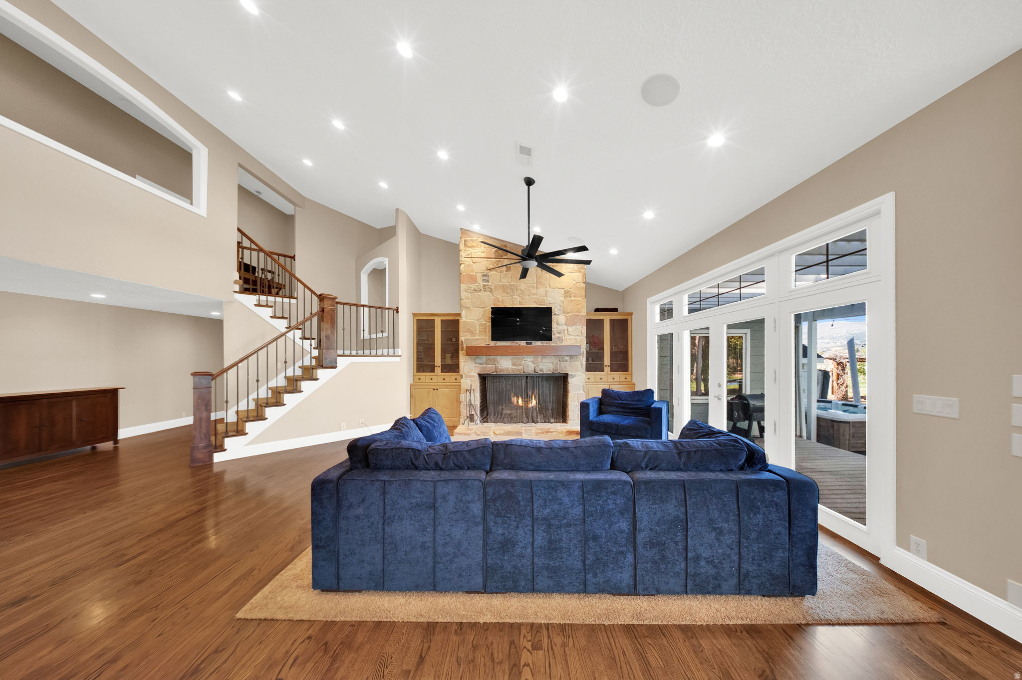 CREEK SIDE - Residential