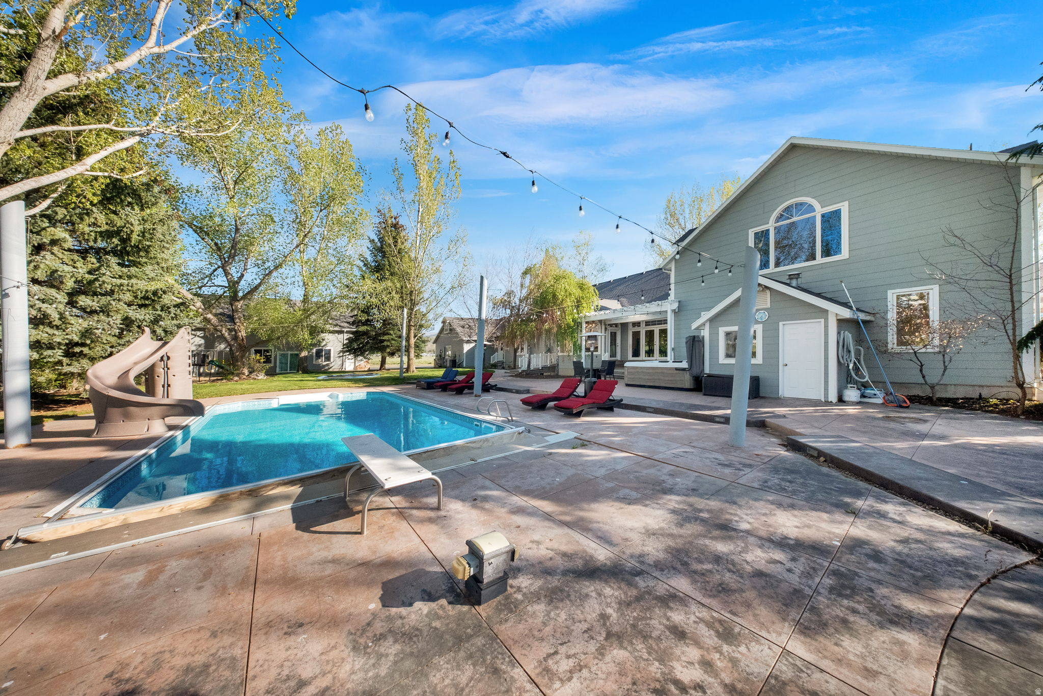 CREEK SIDE - Residential