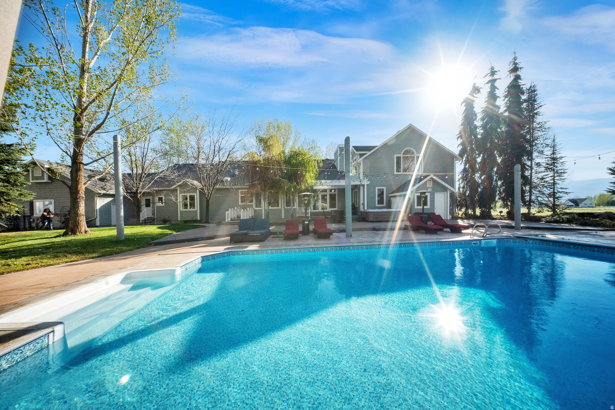 CREEK SIDE - Residential