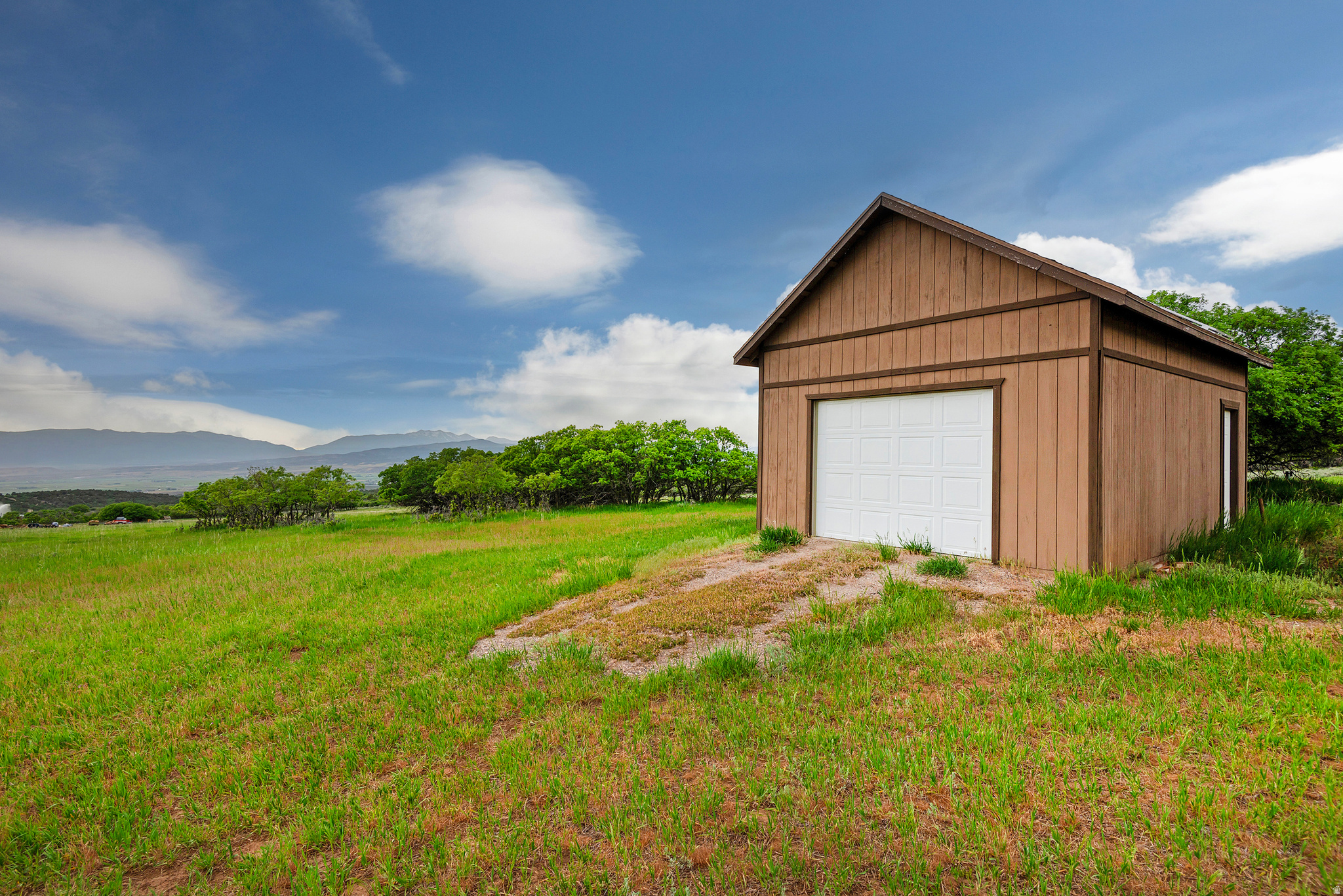 SUNDOWNER WEST - Land