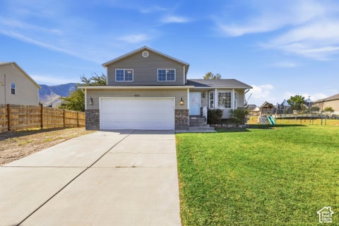 Photo of 4015 S PANORAMA DR W, Saratoga Springs, UT 84045 (MLS # 2189989)