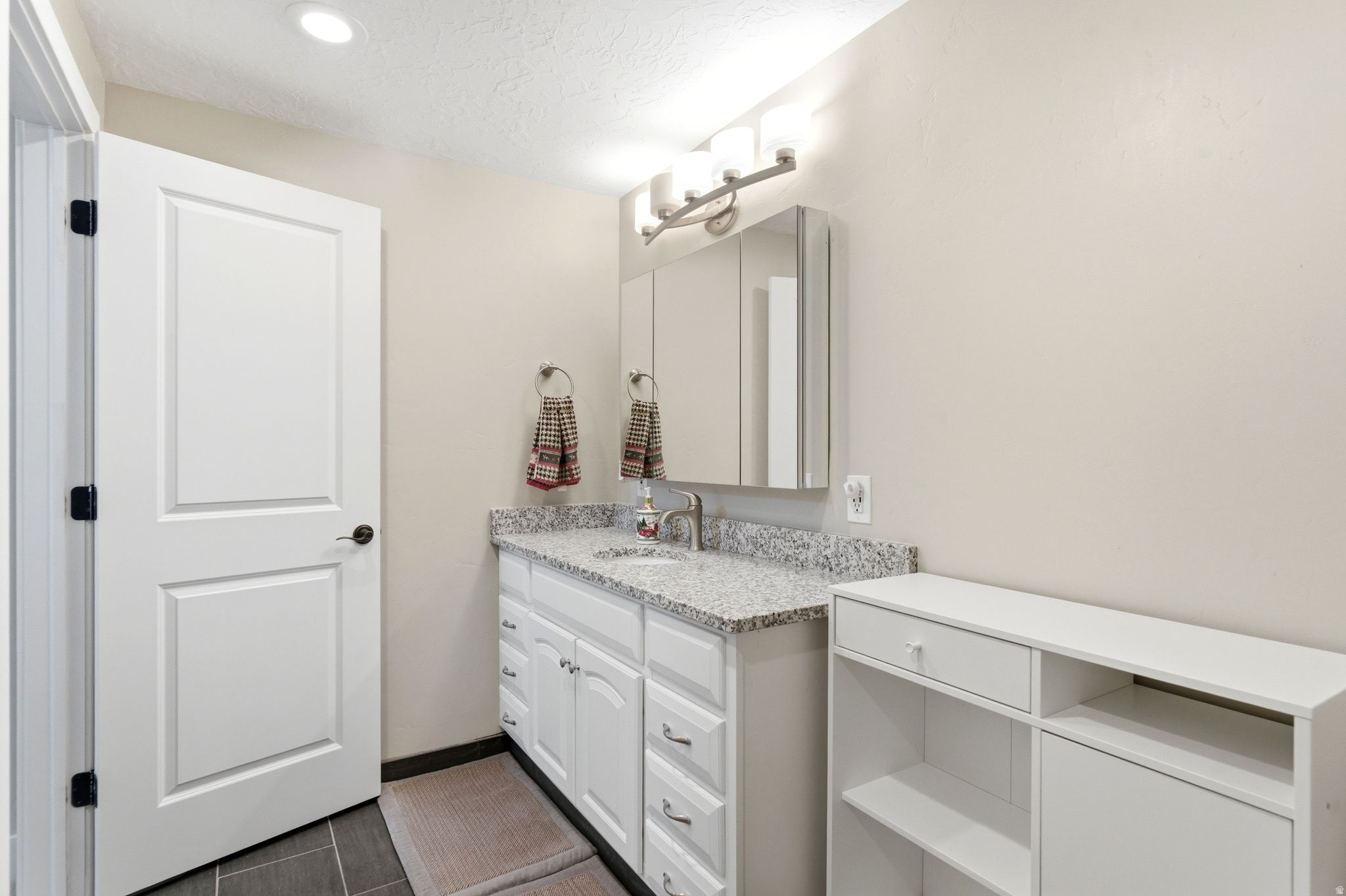 CEDAR HOLLOW TOWNHOMES - Residential