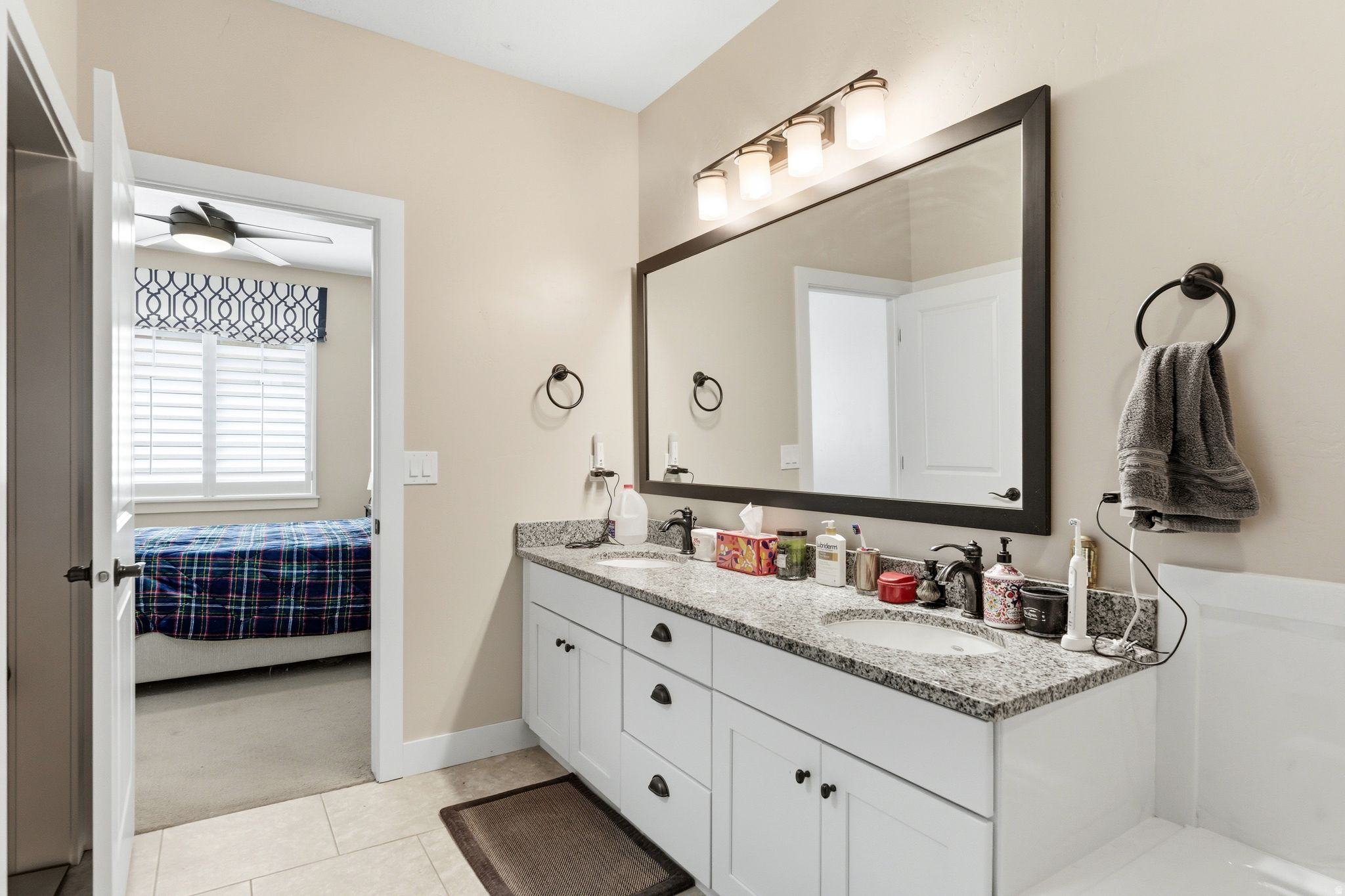 CEDAR HOLLOW TOWNHOMES - Residential