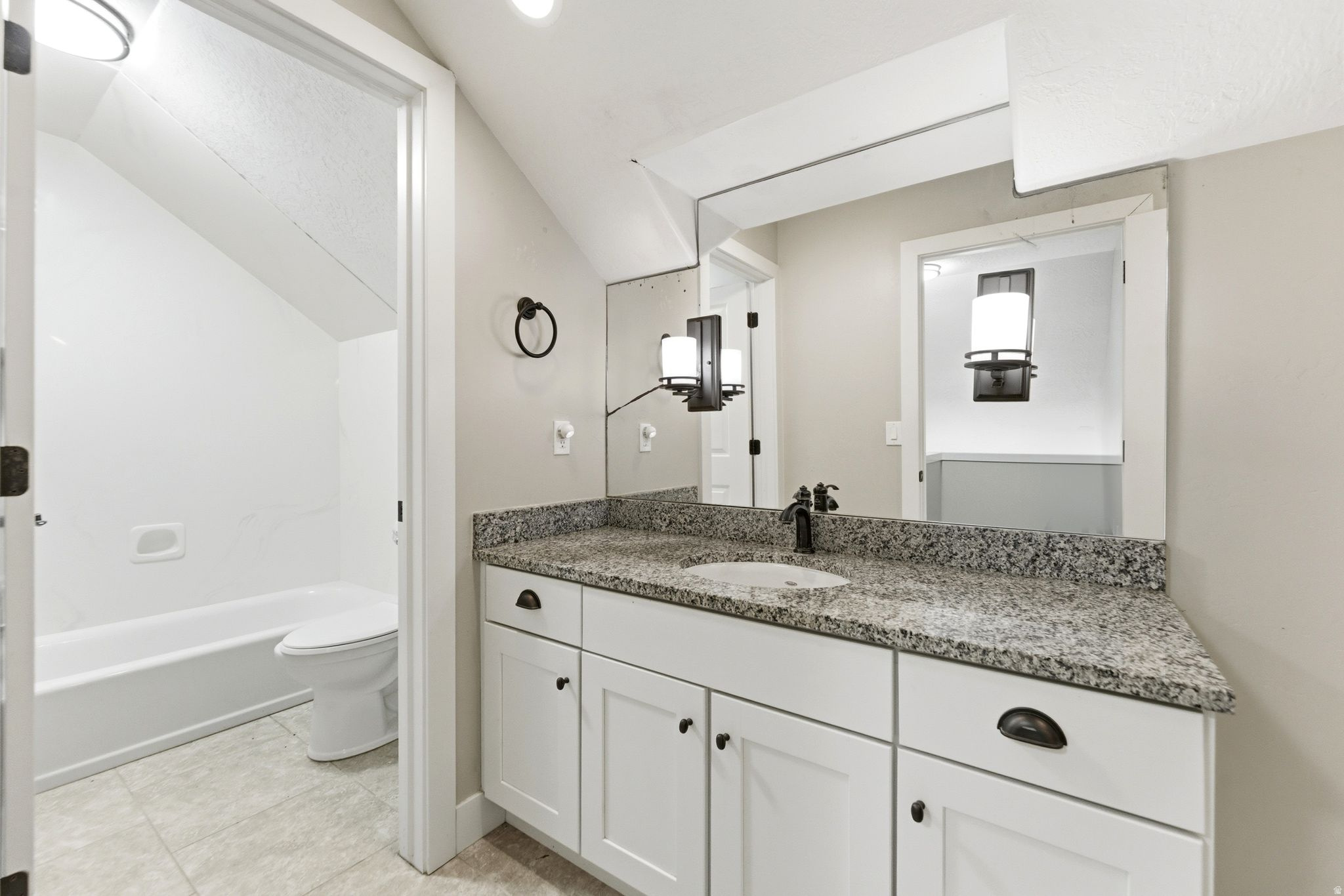 CEDAR HOLLOW TOWNHOMES - Residential