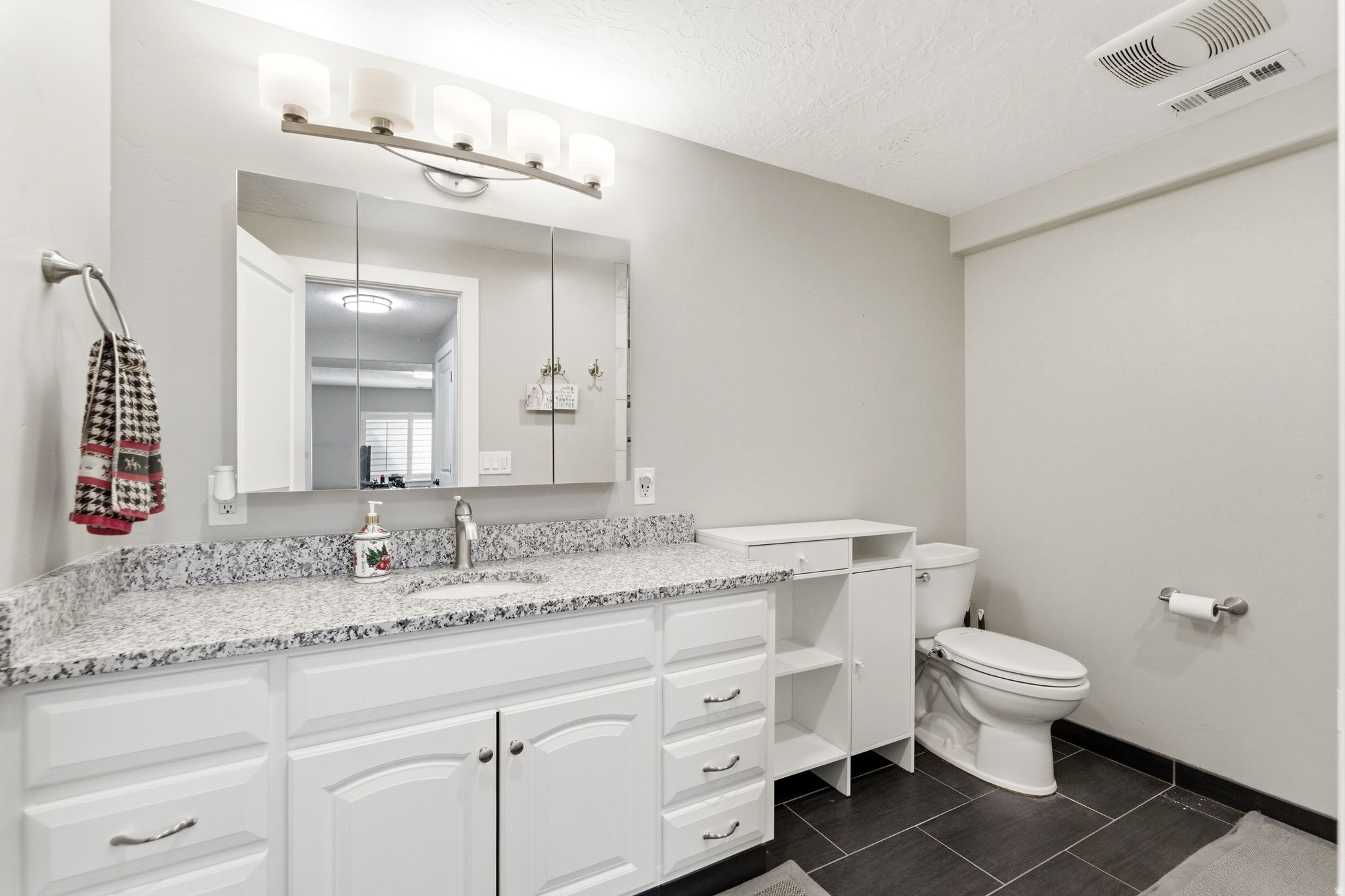 CEDAR HOLLOW TOWNHOMES - Residential