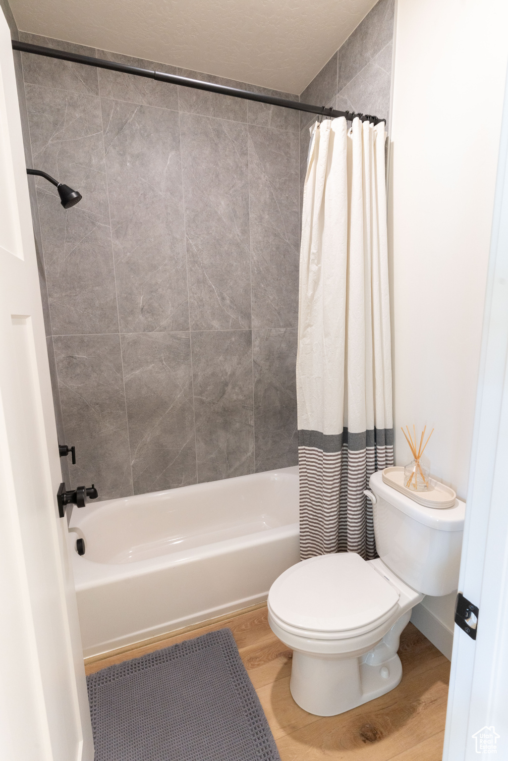HOLDAWAY PARK - Residential