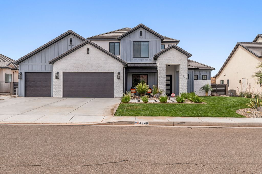 Photo of 4346 S SECRETARIAT DR, Washington, UT 84780 (MLS # 2153280)