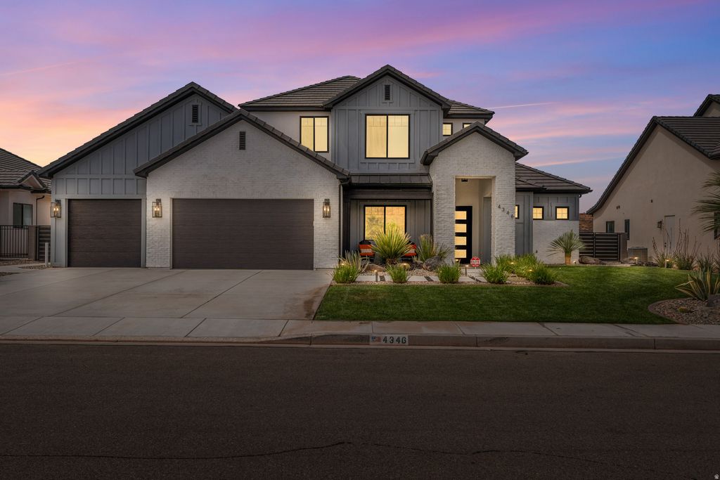 Photo of 4346 S SECRETARIAT DR, Washington, UT 84780 (MLS # 2153280)