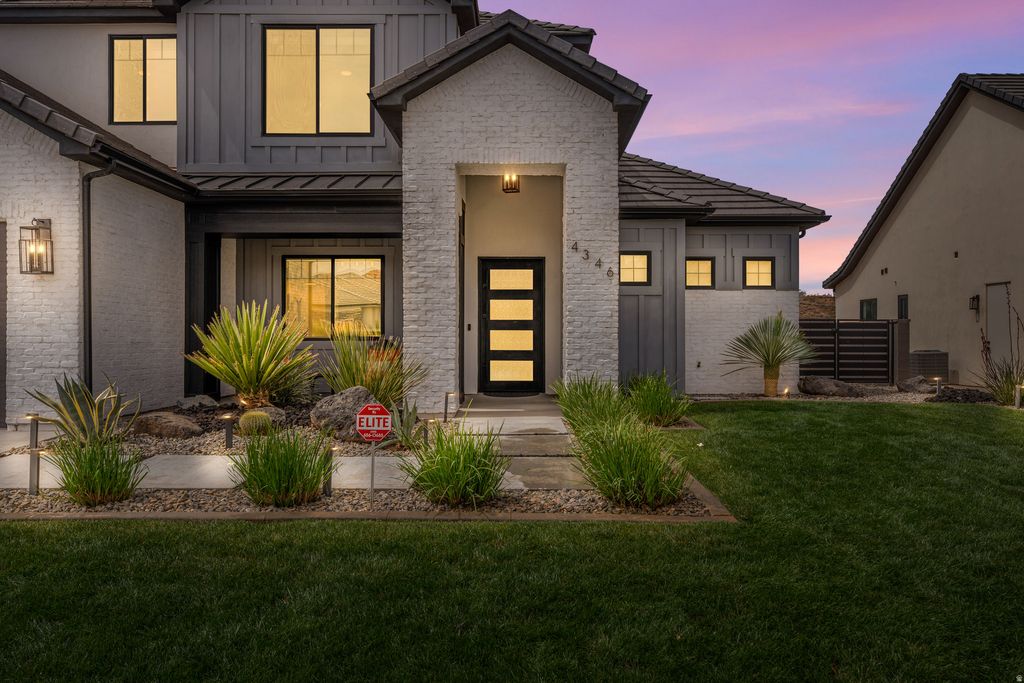 Photo of 4346 S SECRETARIAT DR, Washington, UT 84780 (MLS # 2153280)