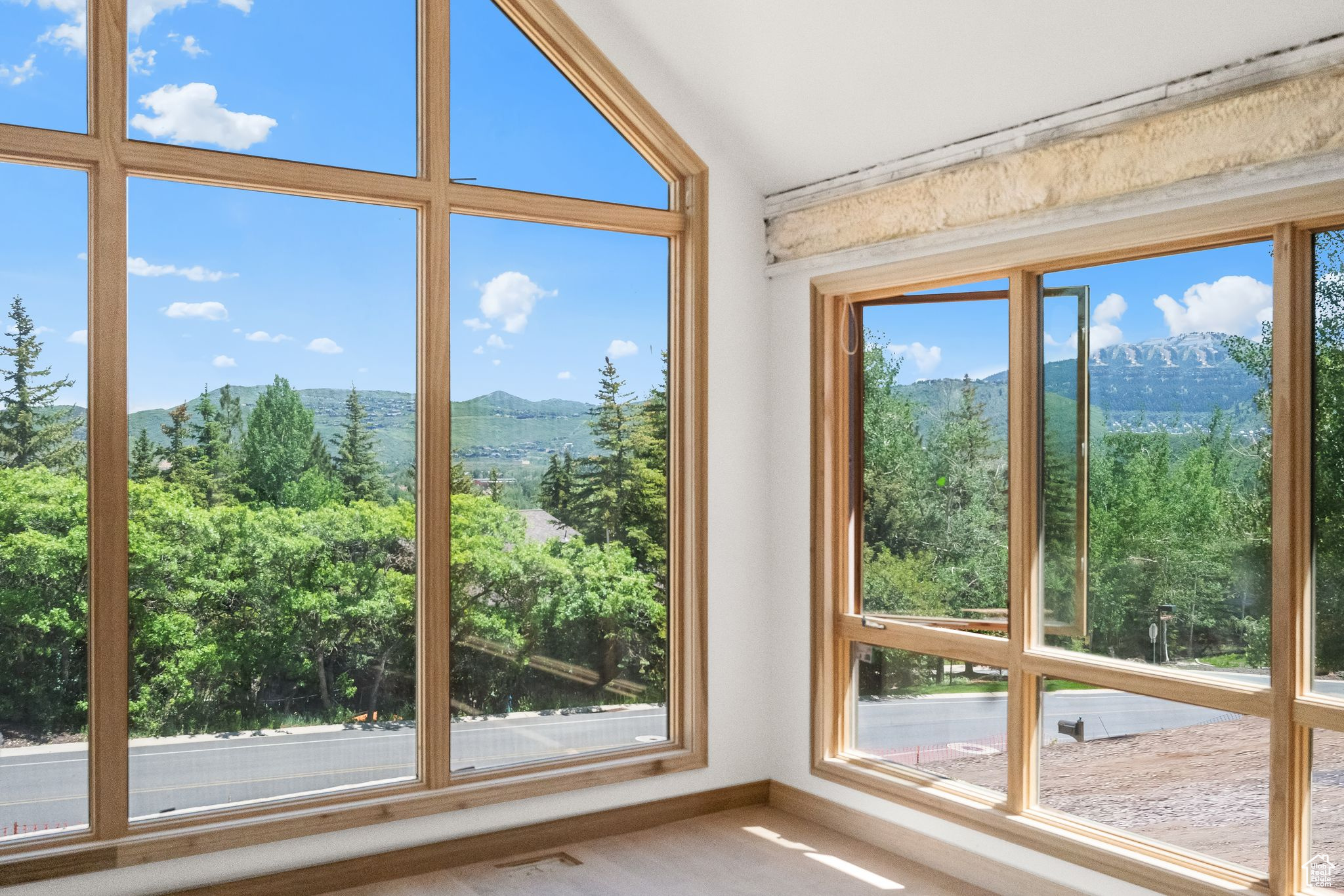 Park City, Utah 84060, United States, 5 Bedrooms Bedrooms, ,4 BathroomsBathrooms,Residential,Pending,50127