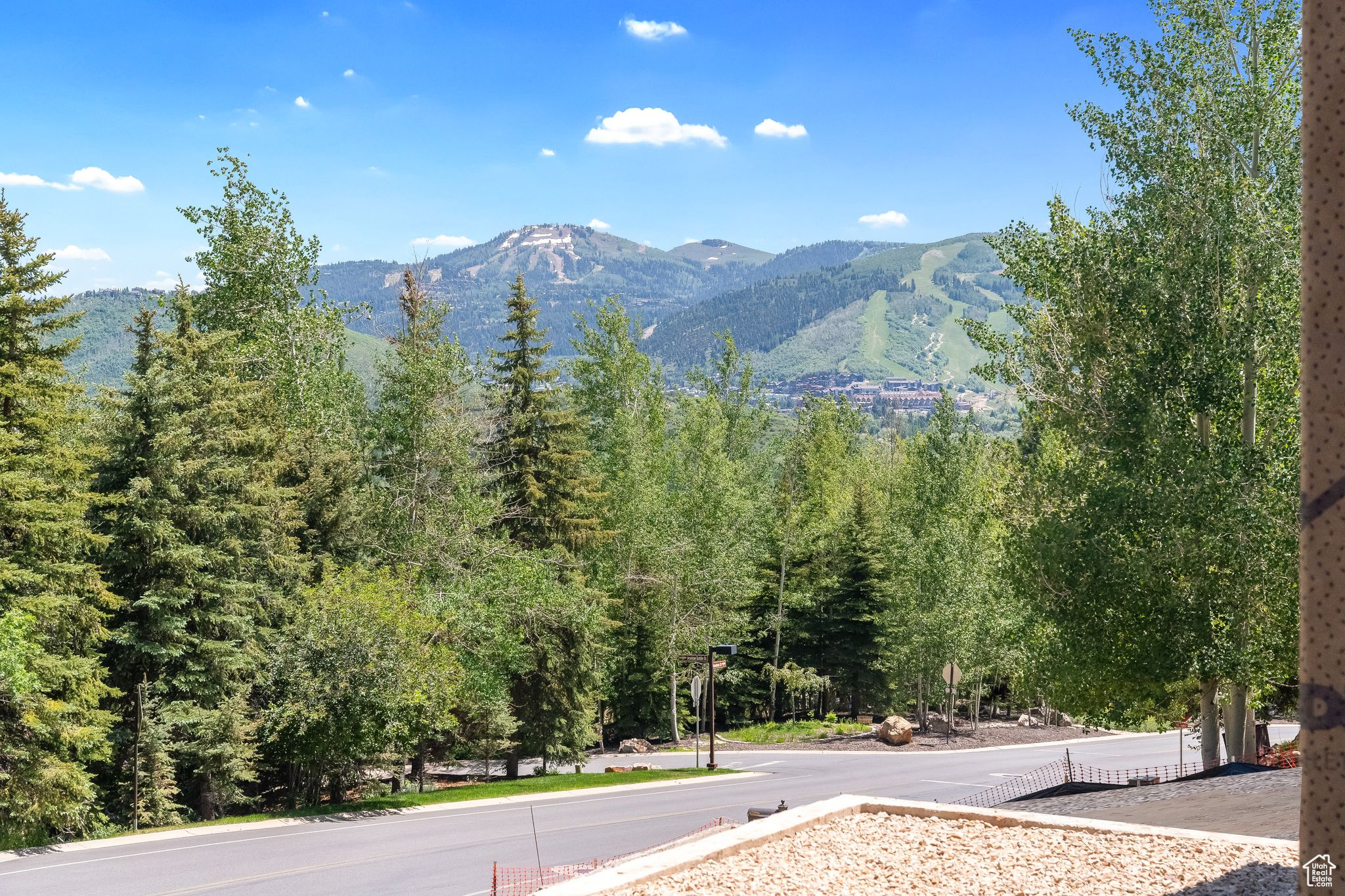 Park City, Utah 84060, United States, 5 Bedrooms Bedrooms, ,4 BathroomsBathrooms,Residential,Pending,50127