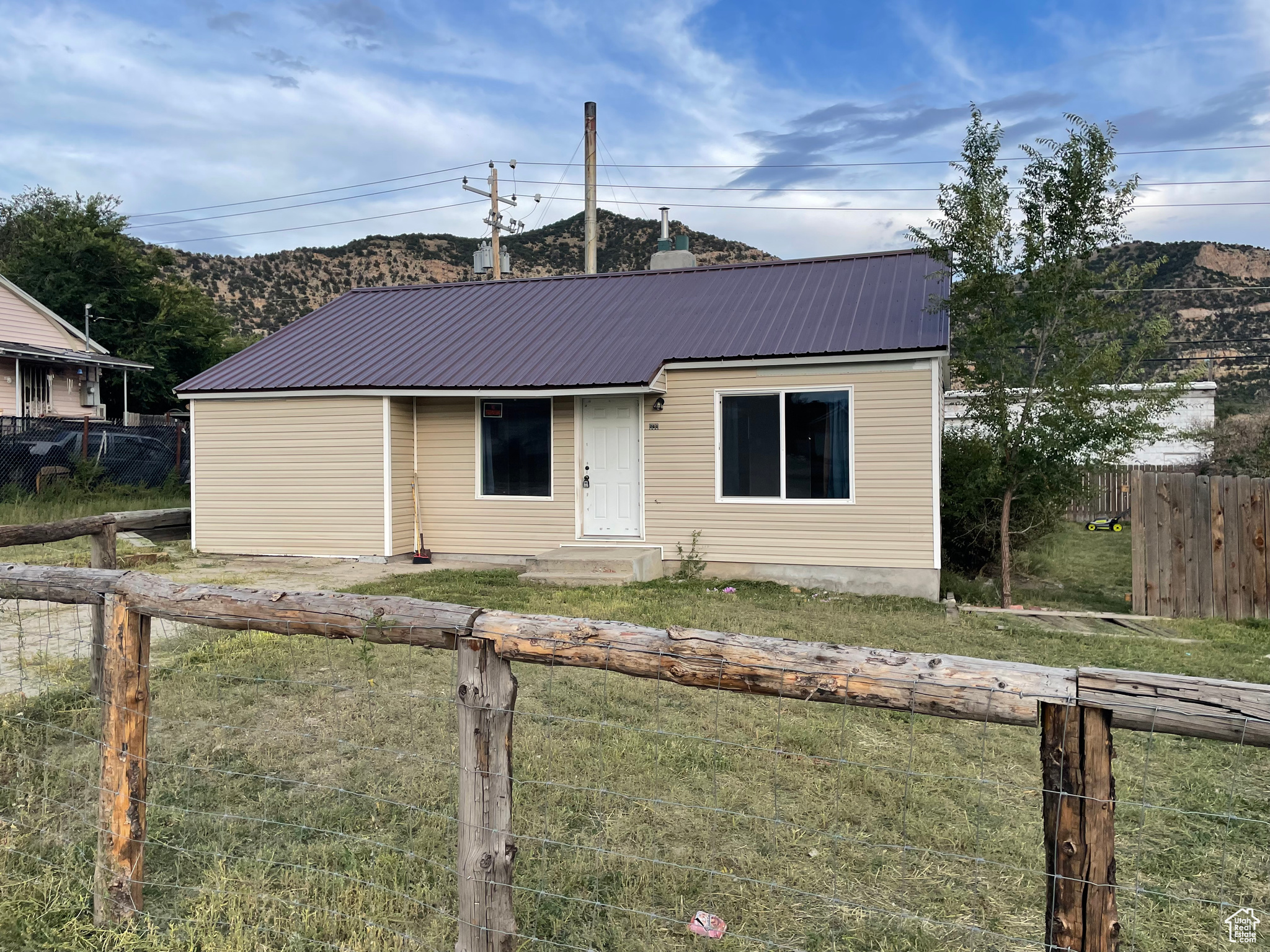 630 Parkway St, Sunnyside, Utah image 2