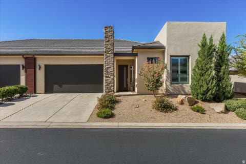 Photo of 1205 W GRAYSON DR, Saint George, UT 84790 (MLS # 2179994)