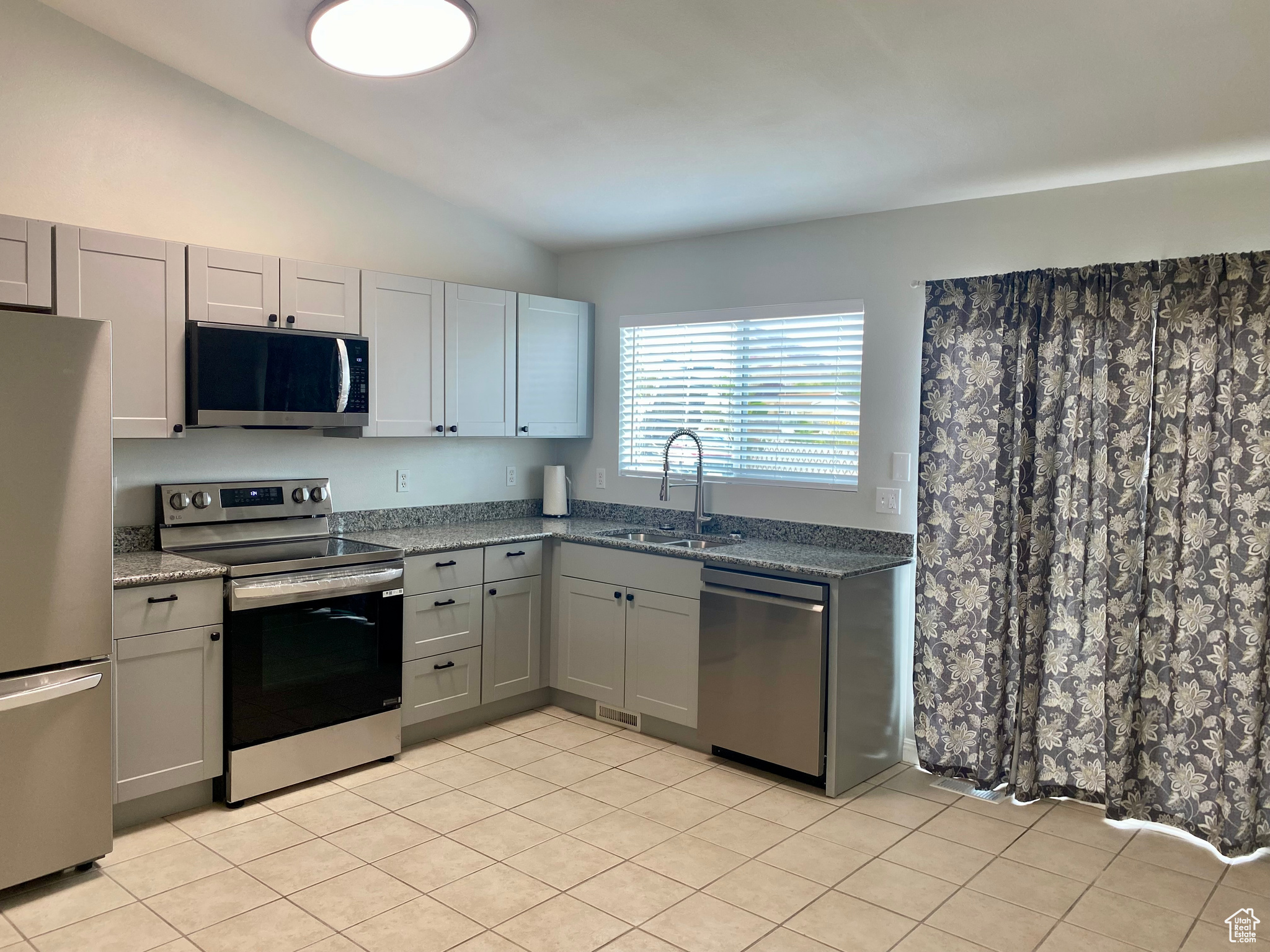 SPRING MEADOWS - Residential