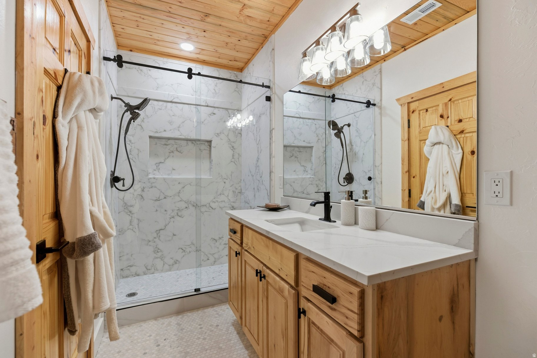 CEDAR HIGHLANDS - Residential