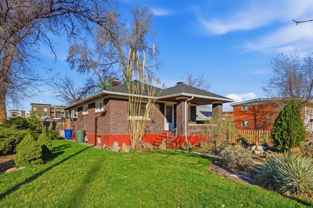 Photo of 2206 S LAKE ST, Salt Lake City, UT 84106 (MLS # 2142106)