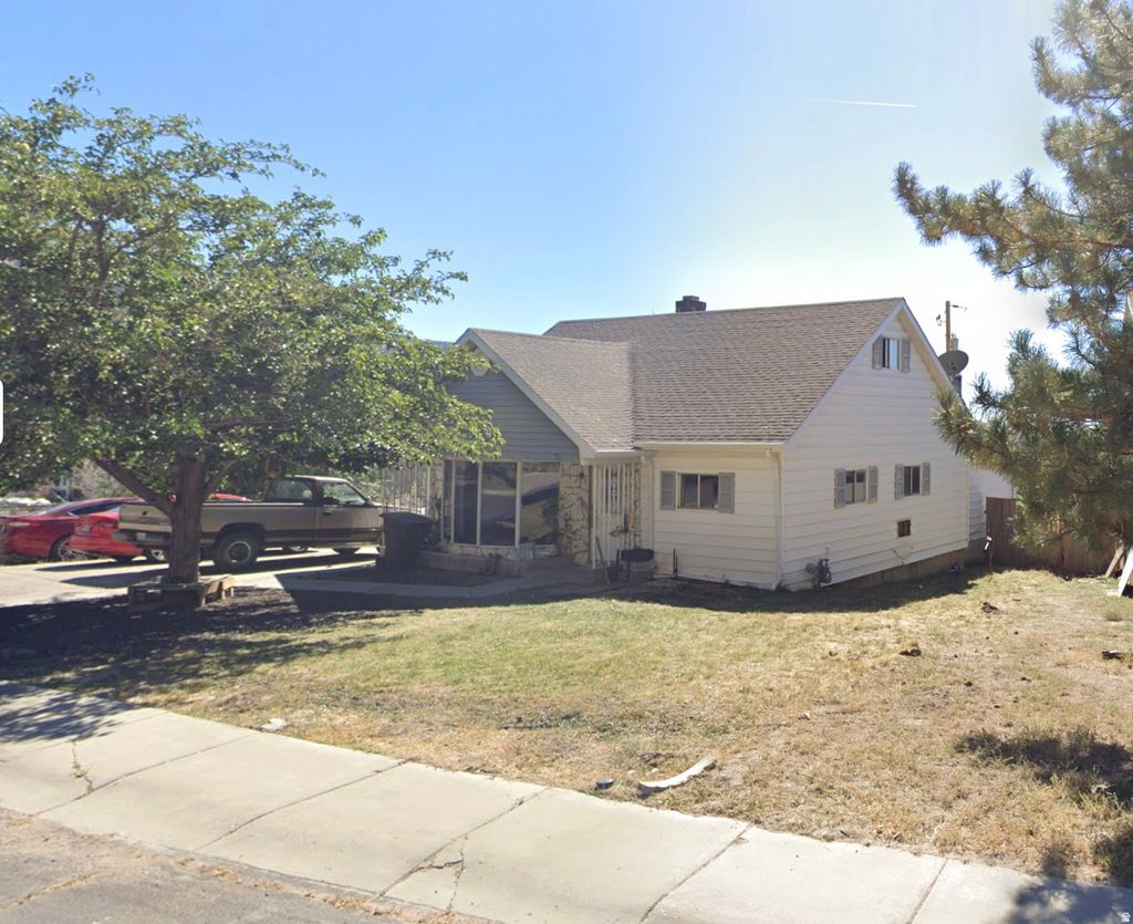 Photo of 620 EDGEHILL PL, East Carbon, UT 84520 (MLS # 2158531)
